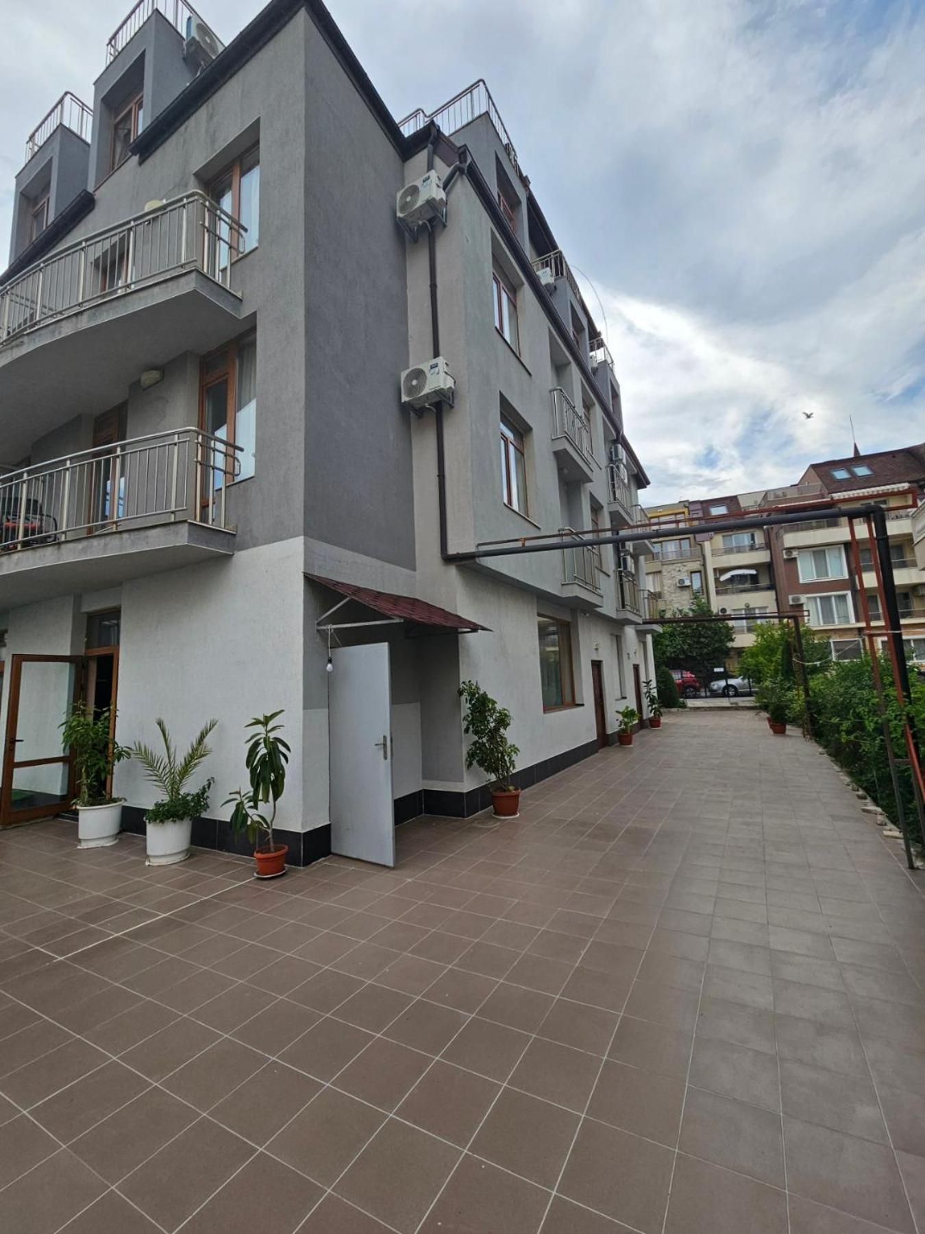 Guest House Petrovi Ravda Exterior foto